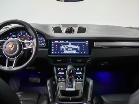 Certified 2023 Porsche Cayenne Platinum Edition image 21