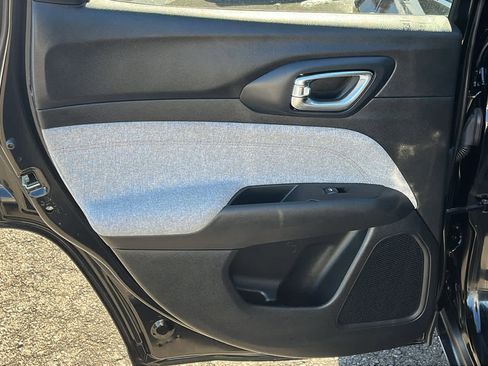 Used 2022 Jeep Compass Latitude image 26