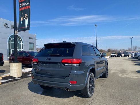 Used 2018 Jeep Grand Cherokee Altitude image 2