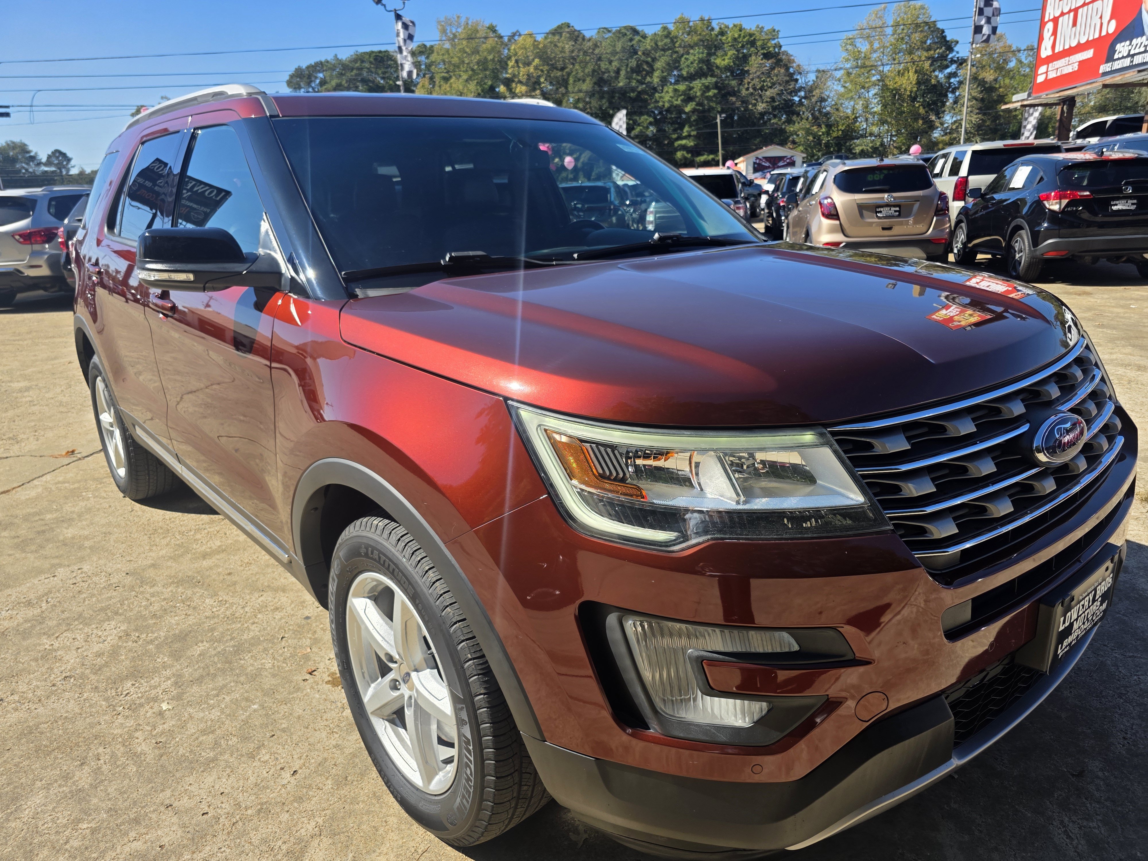 Used 2016 Ford Explorer XLT w/ Equipment Group 202A AWD/4WD image 3