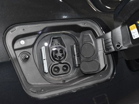 Certified 2024 BMW i7 xDrive60 image 26