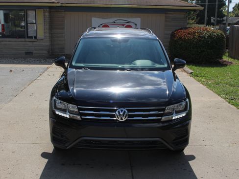Used 2019 Volkswagen Tiguan SE w/ Panoramic Sunroof Package image 4