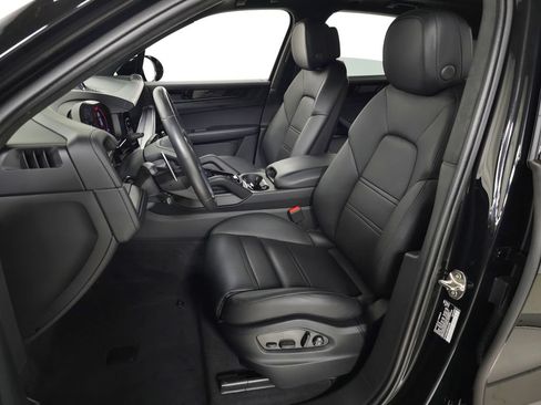 Used 2025 Porsche Cayenne GTS AWD/4WD image 17