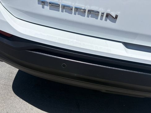 Used 2022 GMC Terrain SLE w/ Driver Convenience Package image 7