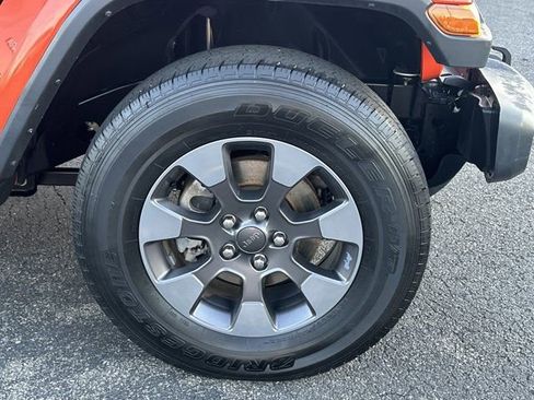 Used 2018 Jeep Wrangler Unlimited Sahara image 16