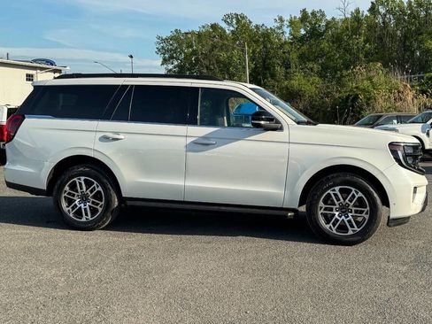 Used 2025 Ford Expedition Active AWD/4WD image 2