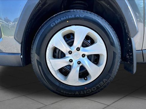 Used 2021 Toyota RAV4 LE AWD/4WD image 11