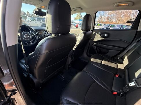 Used 2018 Jeep Compass Latitude AWD/4WD image 15