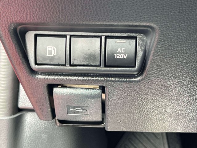 Used 2026 Toyota Prius Plug-In Hybrid FWD image 25