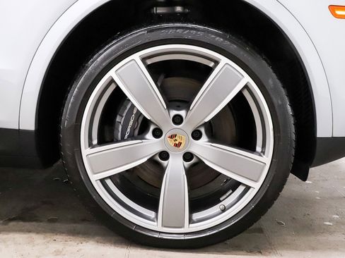 Used 2021 Porsche Cayenne Base w/ Premium Package image 11