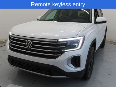Certified 2026 Volkswagen Atlas SE FWD image 4