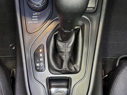 Used 2019 Jeep Cherokee Latitude w/ Popular Appearance Group AWD/4WD image 34