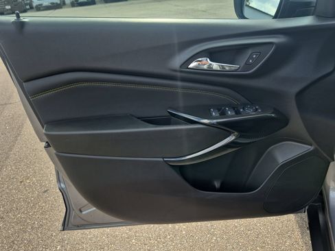 Used 2024 Chevrolet Trax LT w/ Sunroof Package FWD image 22