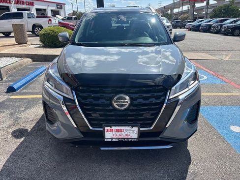 Used 2021 Nissan Kicks SV FWD image 2