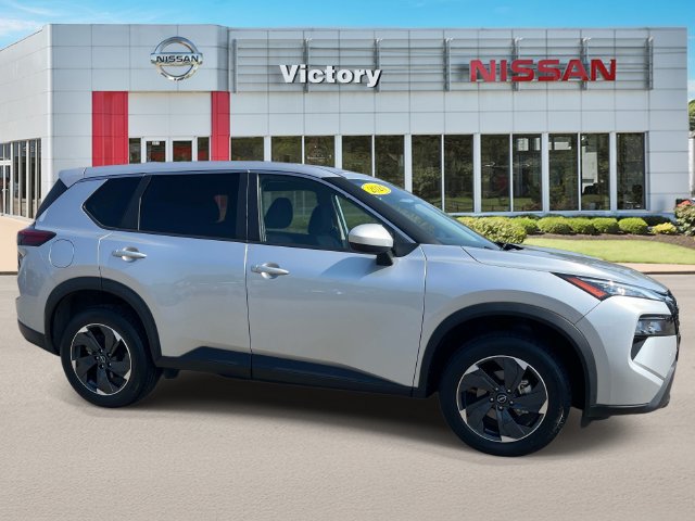 Used 2024 Nissan Rogue SV FWD image 2