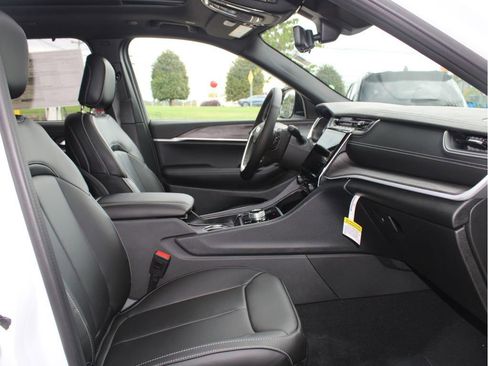 New 2025 Jeep Grand Cherokee Limited w/ Luxury Tech Group II image 29