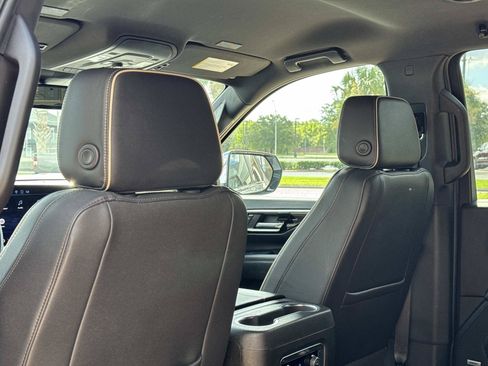 Used 2025 Chevrolet Suburban Premier RWD image 19