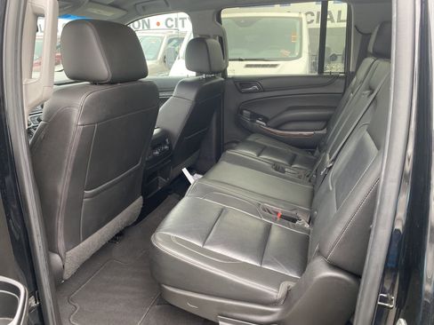 Used 2019 Chevrolet Suburban LT RWD image 15