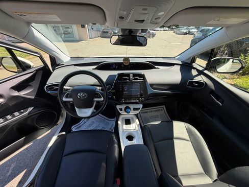 Used 2016 Toyota Prius Three Touring FWD image 22