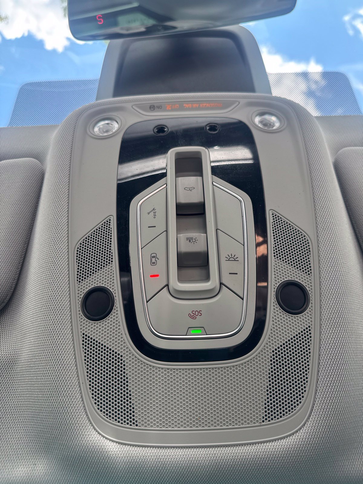 Used 2022 Audi e-tron Premium Plus AWD/4WD image 35