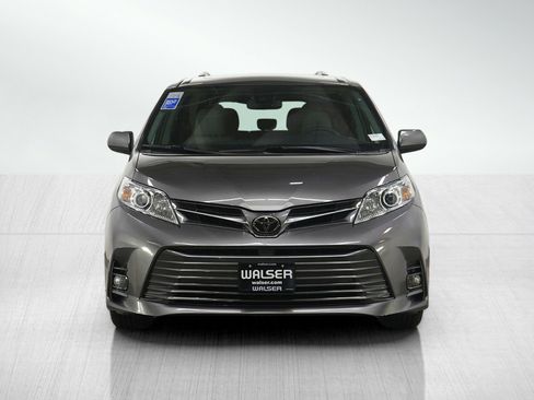Used 2018 Toyota Sienna XLE image 8