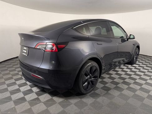 Used 2024 Tesla Model Y Long Range RWD image 7