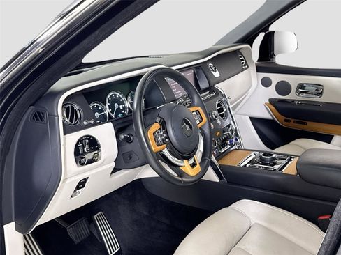 Used 2019 Rolls-Royce Cullinan image 16