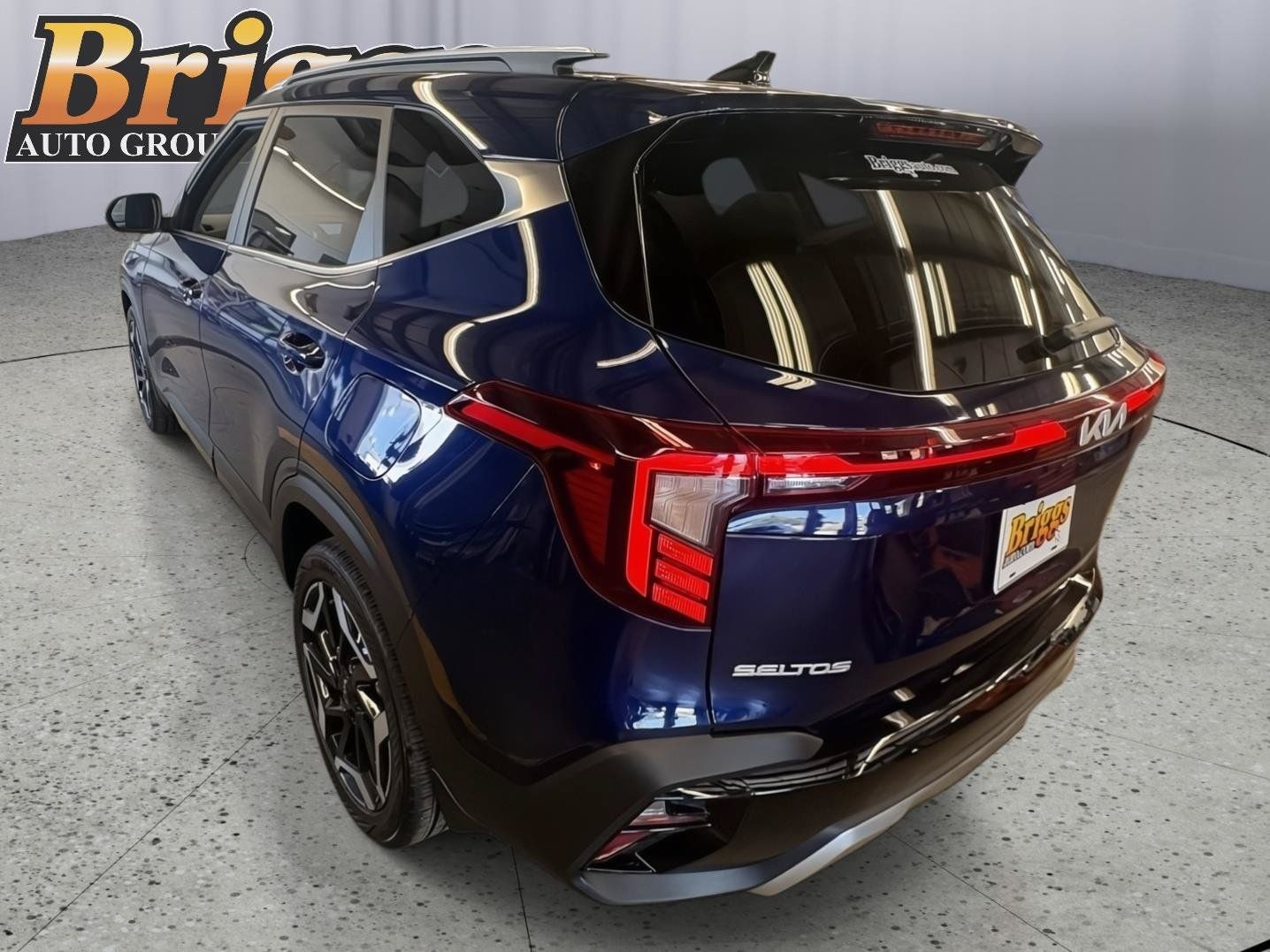 Used 2024 Kia Seltos SX w/ SX Sunroof Package AWD/4WD image 3