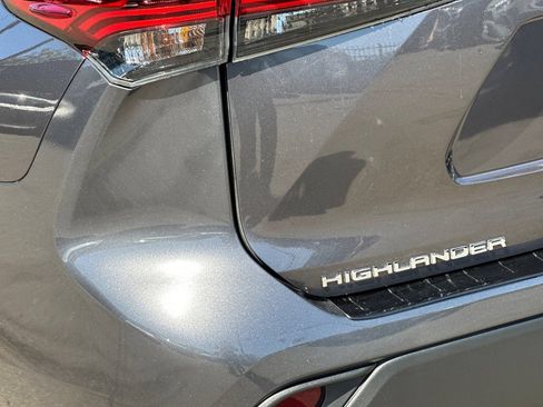 Used 2023 Toyota Highlander LE FWD image 29