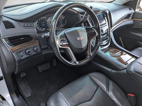 Used 2017 Cadillac Escalade ESV Luxury image 10