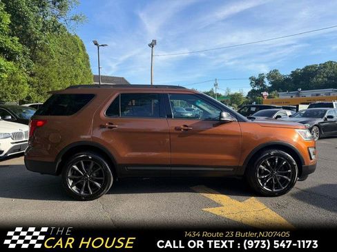 Used 2017 Ford Explorer XLT w/ Equipment Group 202A AWD/4WD image 9