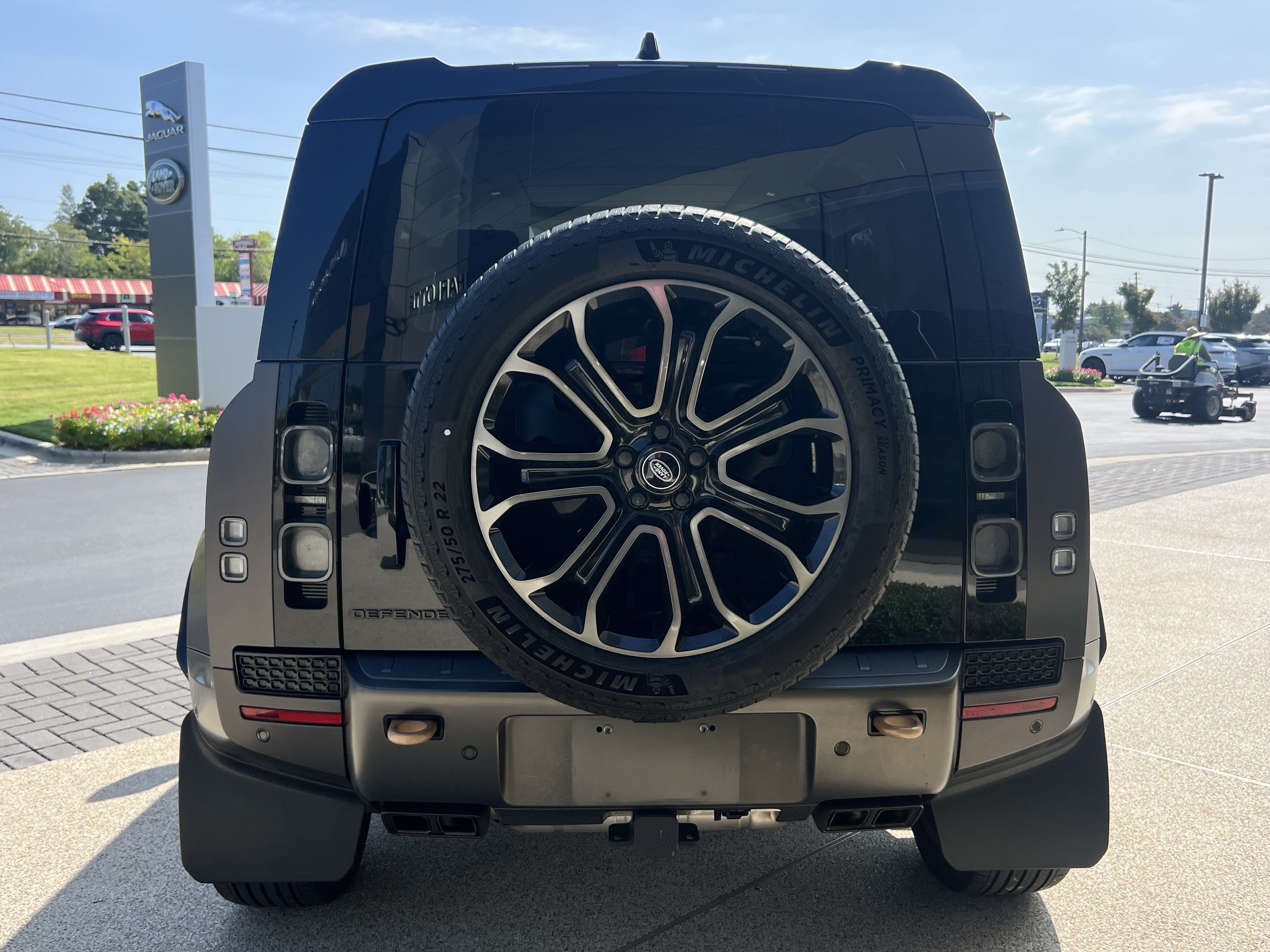 Used 2025 Land Rover Defender 110 AWD/4WD image 5