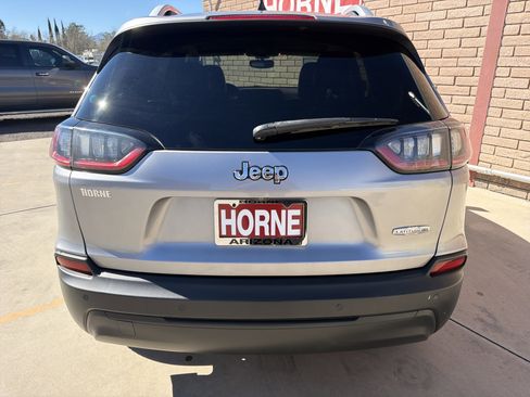 Used 2019 Jeep Cherokee Latitude Plus w/ Comfort/Convenience Group image 16