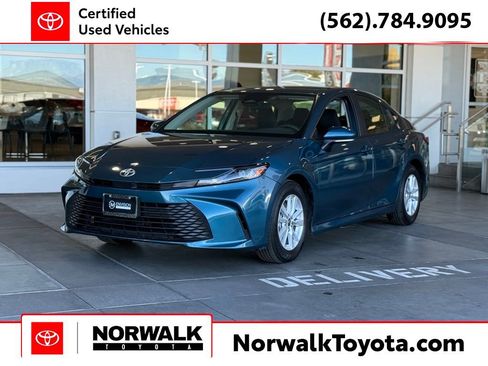 Certified 2025 Toyota Camry LE image 1