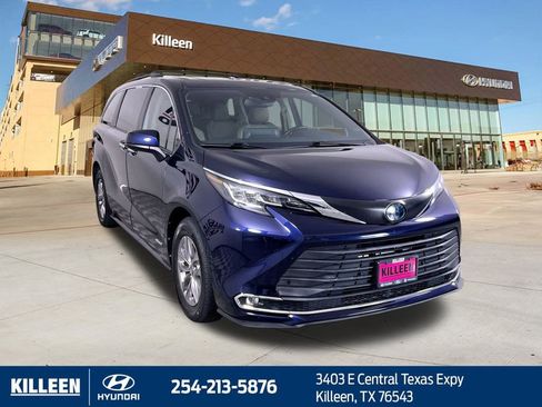 Used 2021 Toyota Sienna XLE image 9