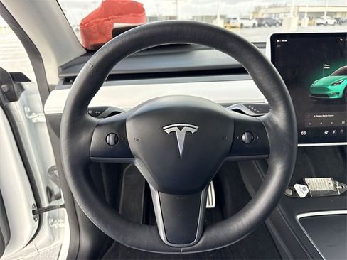 Used 2023 Tesla Model Y Performance image 14