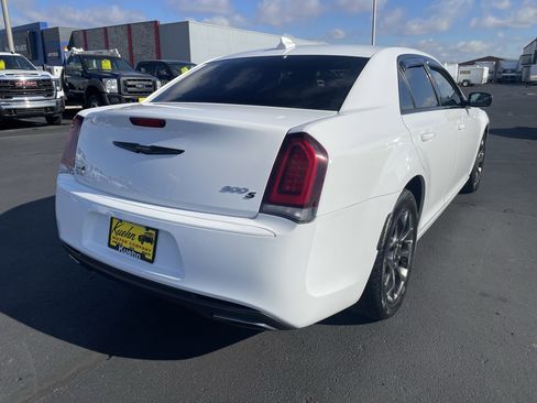 Used 2015 Chrysler 300 S image 8