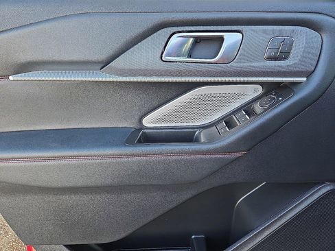 Used 2025 Ford Explorer ST image 22