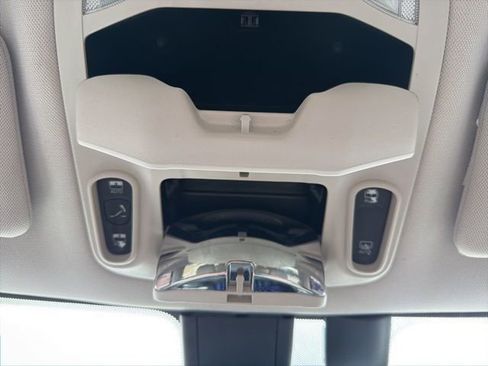 Used 2017 Chrysler Pacifica Limited image 30