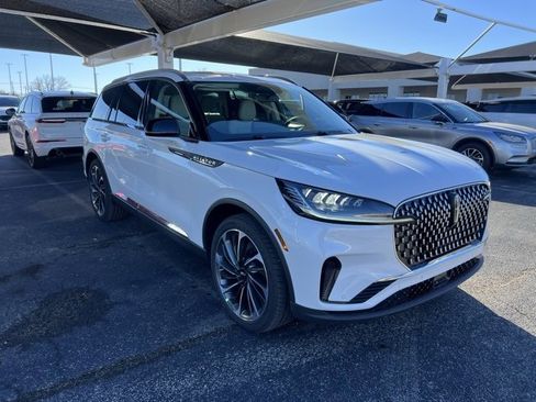 New 2026 Lincoln Aviator Reserve w/ Luxury Package image 2