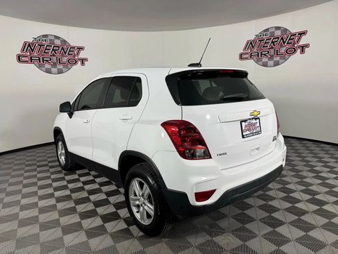 Used 2022 Chevrolet Trax LS w/ Tint and Cruise Package image 5