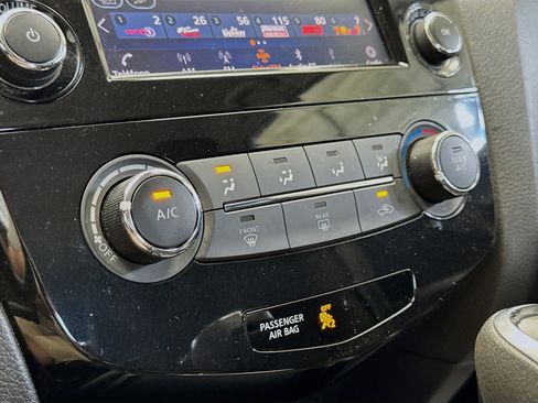 Used 2021 Nissan Rogue Sport S image 11