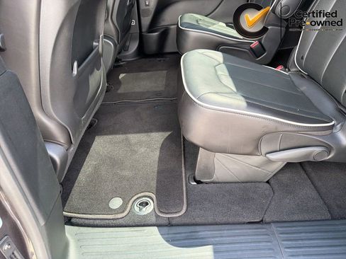 Certified 2023 Chrysler Pacifica Limited w/ Uconnect Theater Family Group AWD/4WD image 53