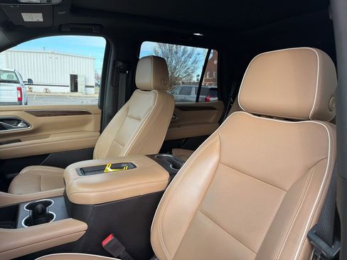 Used 2021 Chevrolet Tahoe Premier w/ Premium Package image 12