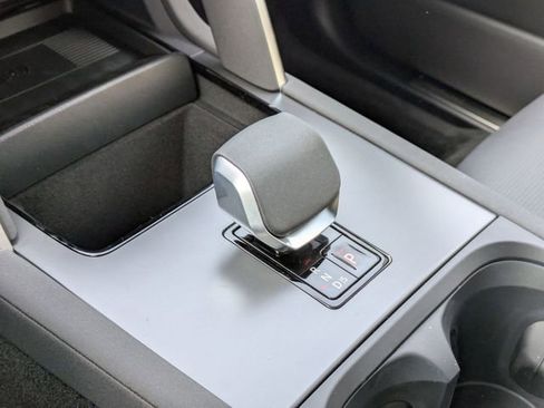 New 2026 Land Rover Discovery Sport Landmark image 9