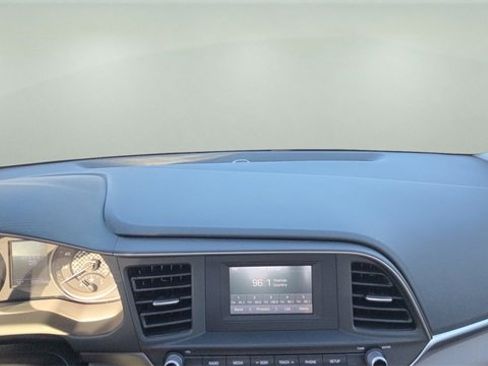 Used 2019 Hyundai Elantra SE image 9