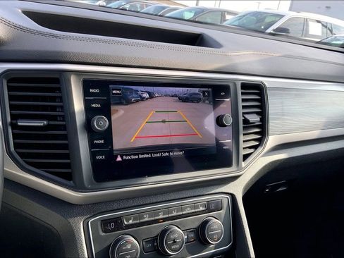 Used 2020 Volkswagen Atlas Cross Sport SE w/ Towing Package image 21