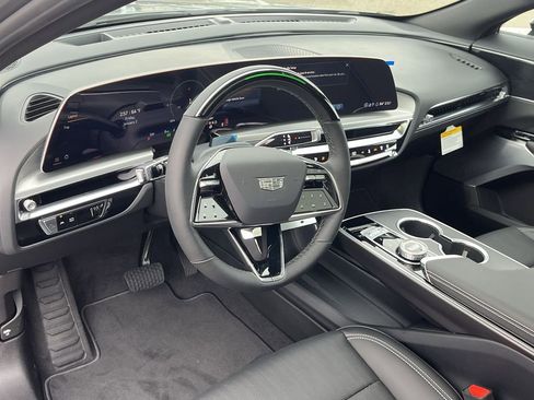 Used 2026 Cadillac Lyriq Premium Luxury image 2