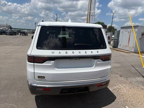 Used 2022 Jeep Wagoneer Series III AWD/4WD image 5