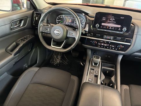 Used 2025 Nissan Pathfinder SV FWD image 37